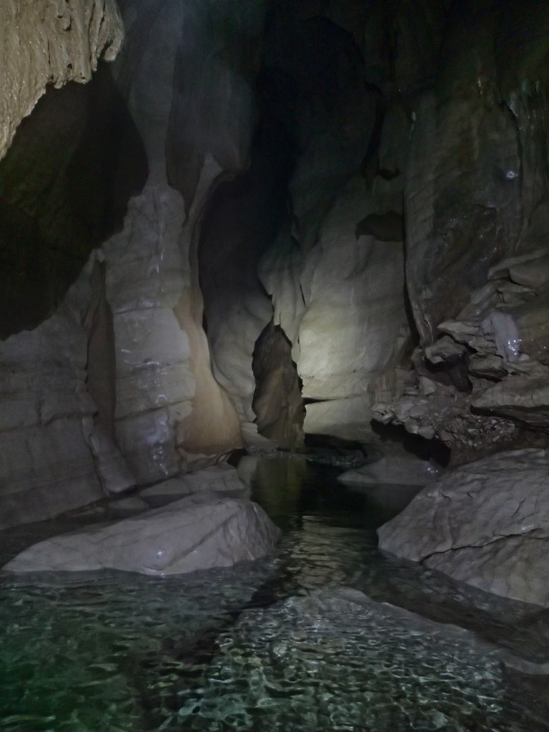 Une traversée souterraine qui s'aborde comme un canyon